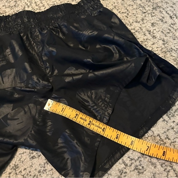 Athleta Run Black Palm Tree Print Athletic Shorts Size Small - Picture 10 of 10